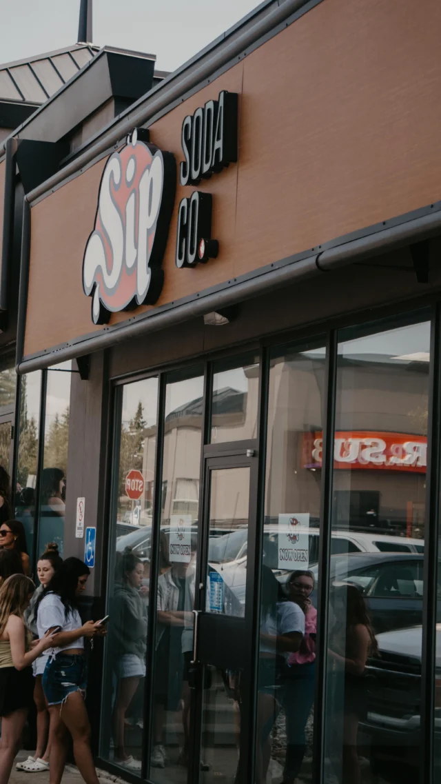 “Oh just a little soda stand?” 😏

#sipsodaco #sipsoda #dirtysodashop