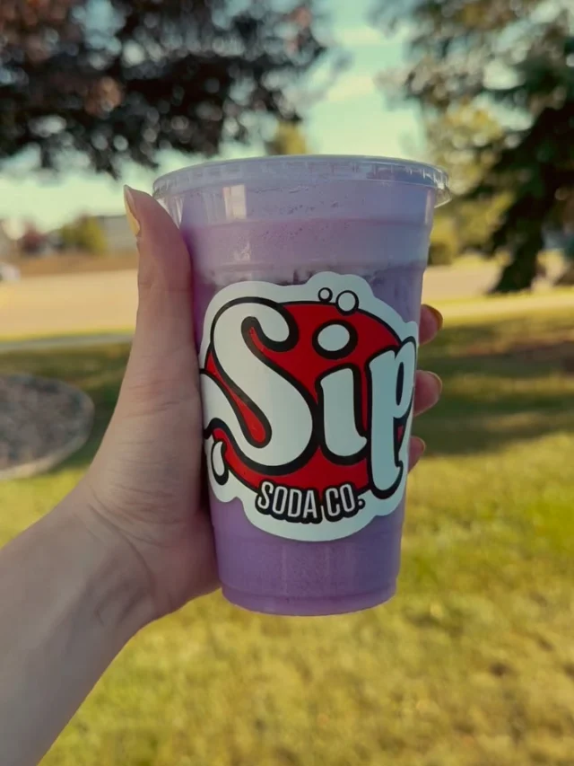 Tag the friend you want to split a dirty soda with 🤭 

#dirtysoda #yegeats #sipsodaco